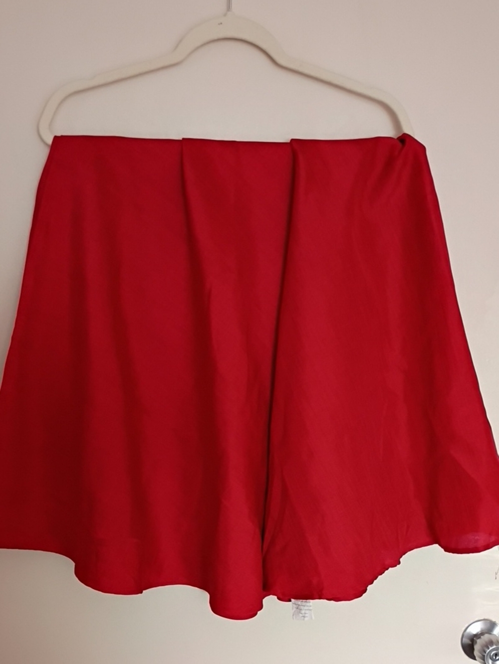 MOVING CLEARANCE SALE Red Woven Round Tablecloth